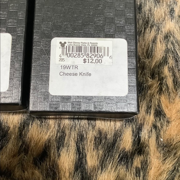 FROM DISNEY RESORTS CHEESE SPREADER SET - Picture 9 of 11